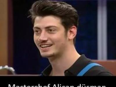 Masterchef Alican ve sevgilisinin pozlarına beğeni yağdı.