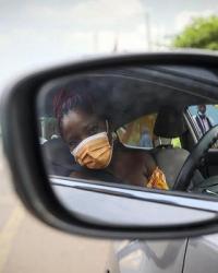 Togolu kadın taksi şoförü Olympio mesleğiyle ön yargıları yıkıyor