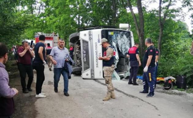 Ordu'da midibüs kaza yaptı: Dekan hayatını kaybetti, 19 kişi yaralandı