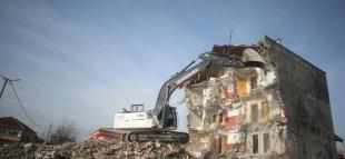 Düzce'deki depremde ağır hasar alan 5 bina yıkıldı