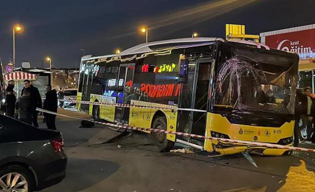 Bahçelievler'de İETT otobüsü durağa girdi: 1 ölü, 4 yaralı