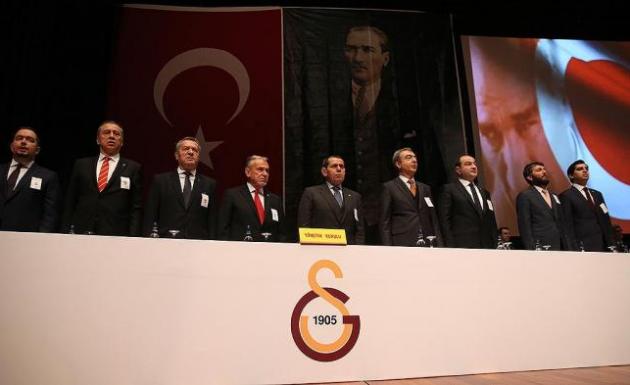 Galatasaray'da Dursun Özbek ve Burak Elmas ibra edildi