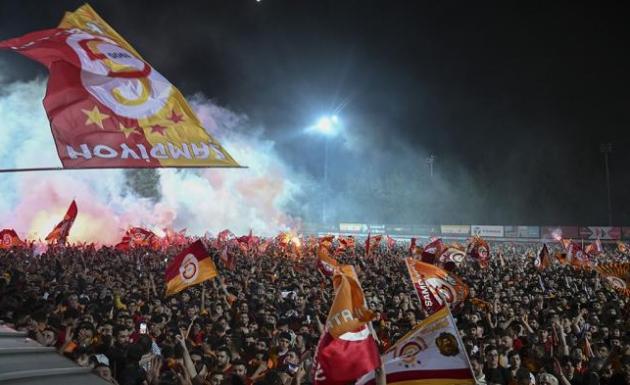 Galatasaray'a şampiyonluk kupasını, derbi maçın ardından TFF Başkanı Büyükekşi verecek