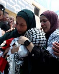 İsrail'in öldürdüğü Filistinli bebek toprağa verildi