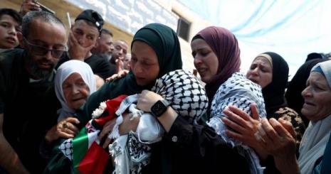İsrail'in öldürdüğü Filistinli bebek toprağa verildi