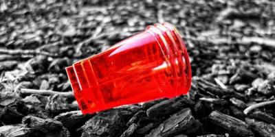 İngiltere'de tek kullanımlık plastik çatal, bıçak ve tabaklar yasaklandı